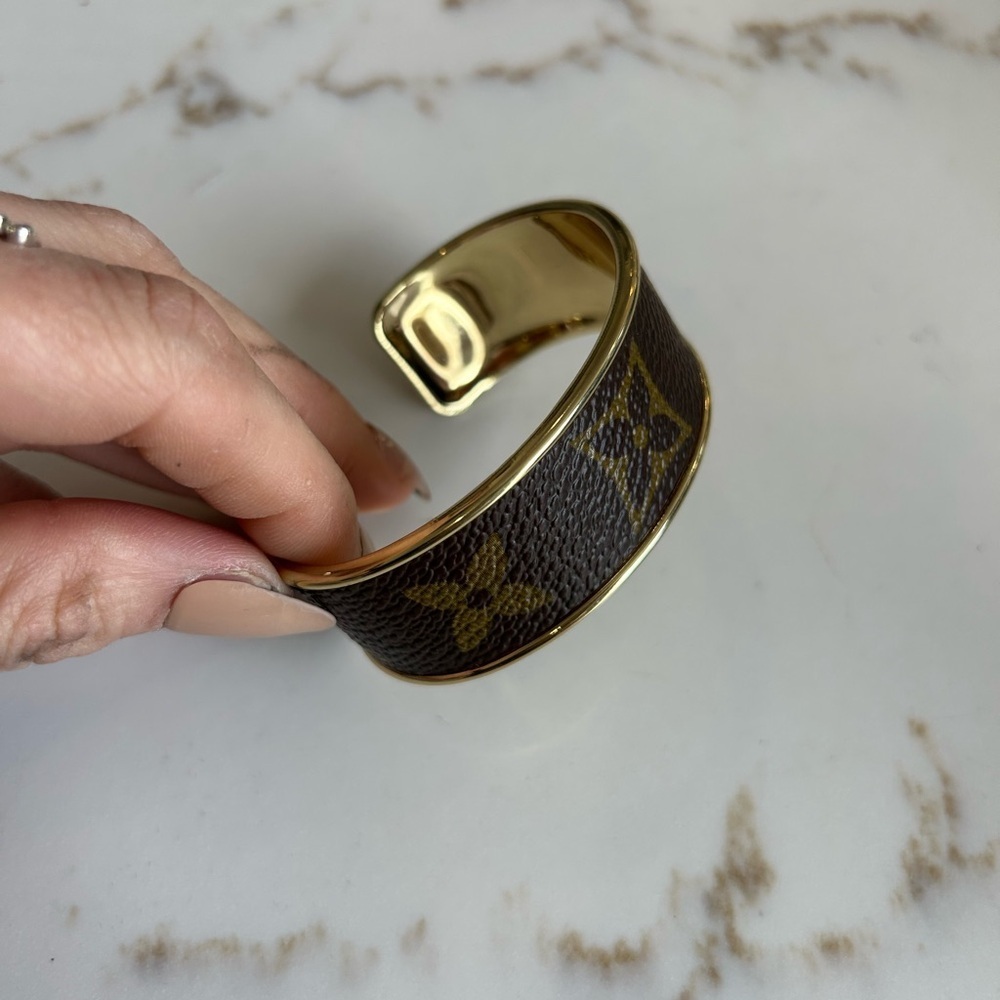 Louis Vuitton repurposed leather cuff - Picture 4 of 6